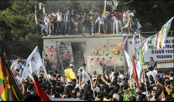 HDP'nin Diyarbakır mitinginde patlama - Resim: 3