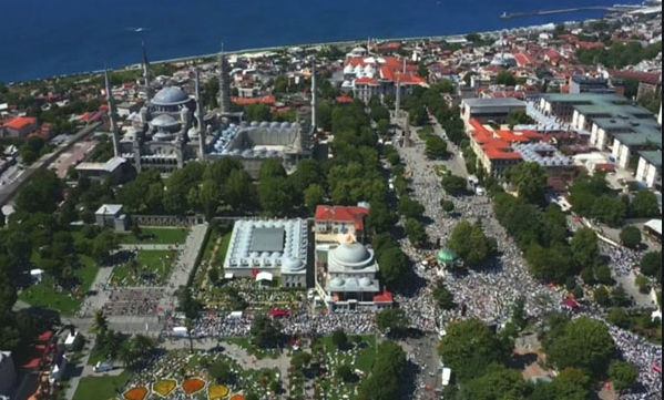 Ayasofya'da ilk namaz! Yer kalmayınca bakın nerede namaz kıldılar - Resim: 1