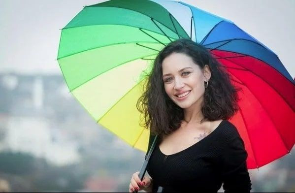 Sen Çal Kapımı dizisinde olay ayrılık İlayda Çevik geldi ünlü oyuncu ayrıldı - Resim: 2