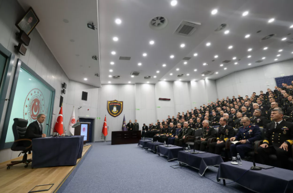 Yunanistan'a çok sert seslendi! 'Kabul etmeyiz' diyen Bakan Akar: Aklınızı başınıza alın - Resim: 1