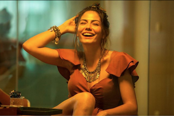 Erkenci Kuş'un yıldızı Demet Özdemir siyah mayosuyla göz kamaştırdı! - Resim: 4