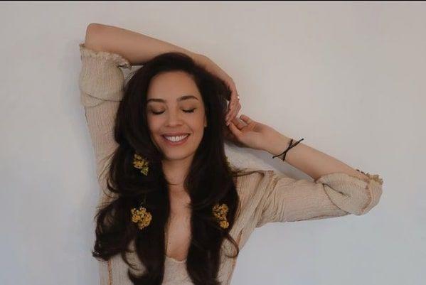 Azra Akın yaşamını yitiren sağlık çalışanlarının çocukları için kampanya başlattı - Resim: 1