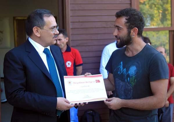 Çatıda bulundu! 23 günde 120 kilo yediler - Resim: 4