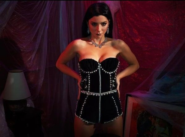 Merve Boluğur maskesizliğini 'Yaradan'a çok inanıyorum' diyerek açıkladı - Resim: 1