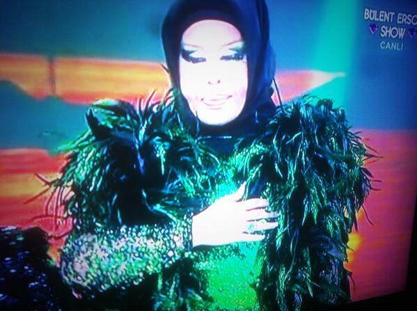 Bülent Ersoy Başörtüsü ile ilahi okudu - Resim: 3