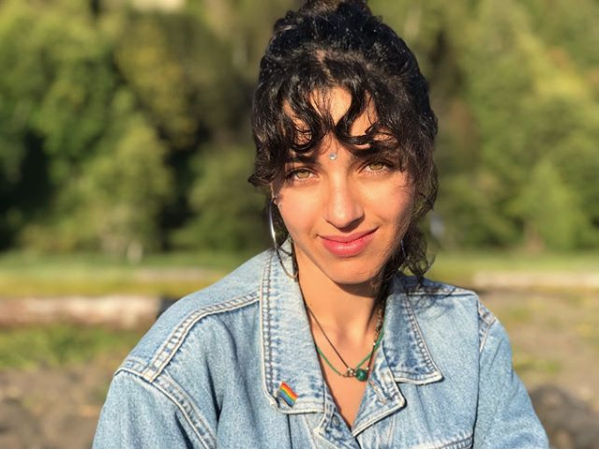 Kurşun dizisinin Tomris'i Begüm Akkaya göğüs dekolteli pozlarıyla mest etti - Resim: 2