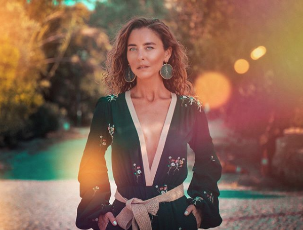 Sette silikonları patlayınca sinir krizi geçiren Ece Uslu'nun bikinili pozları olay! - Resim: 1