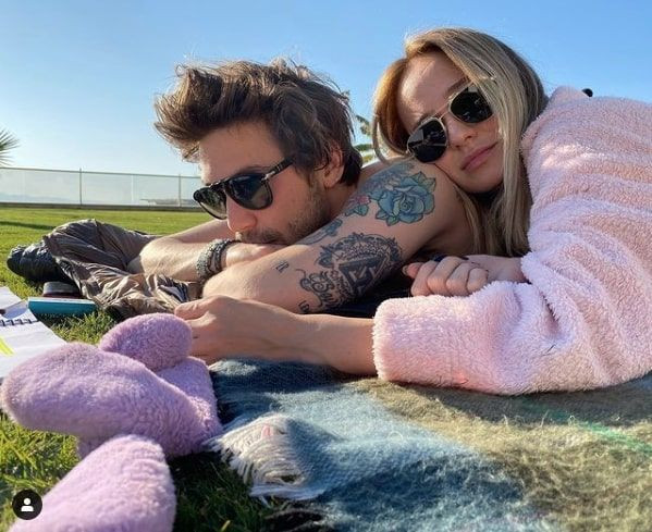 Blu TV'nin yayından kaldırdığı Çıplak dizisinin başrolü Müge Bayramoğlu ortalığı salladı - Resim: 4