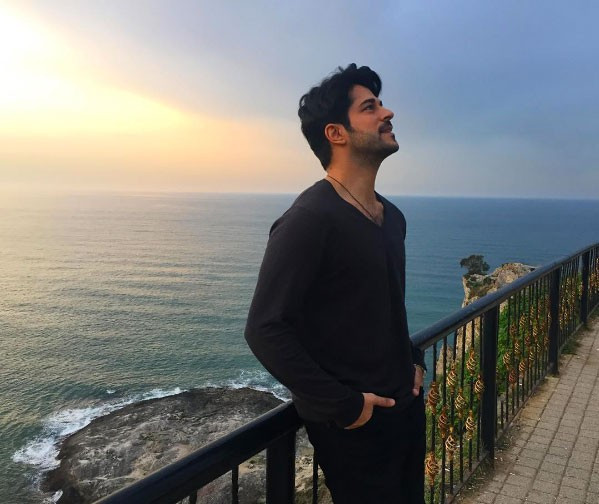 Burak Özçivit 'ten dobra dobra 'O gece için yardım...' - Resim: 3