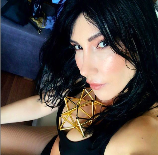 Hande Yener bikinili pozuyla takipçilere tövbe estağfurullah çektirdi! - Resim: 1