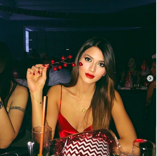 Selen Görgüzel kızının fotoğrafını paylaştı İlknaz'ın dekoltesi olay oldu - Resim: 4