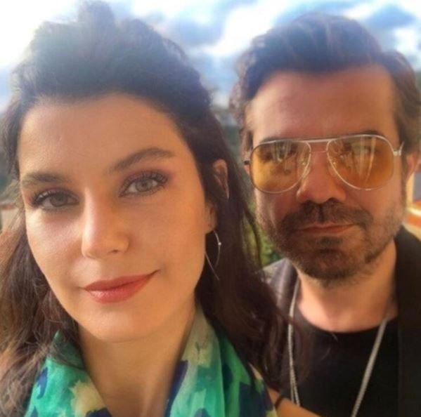 Beren Saat ilk aşkı Efe Güray'ın kardeşinin düğününde... Kenan Doğulu şarkı söyledi - Resim: 4