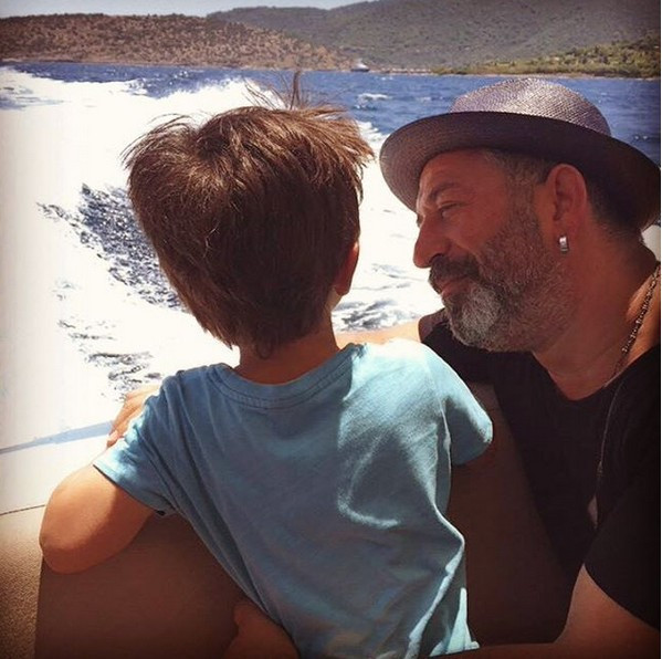 Ünlüler ve çocuklarına bakın! Cem Yılmaz bambaşka... - Resim: 1