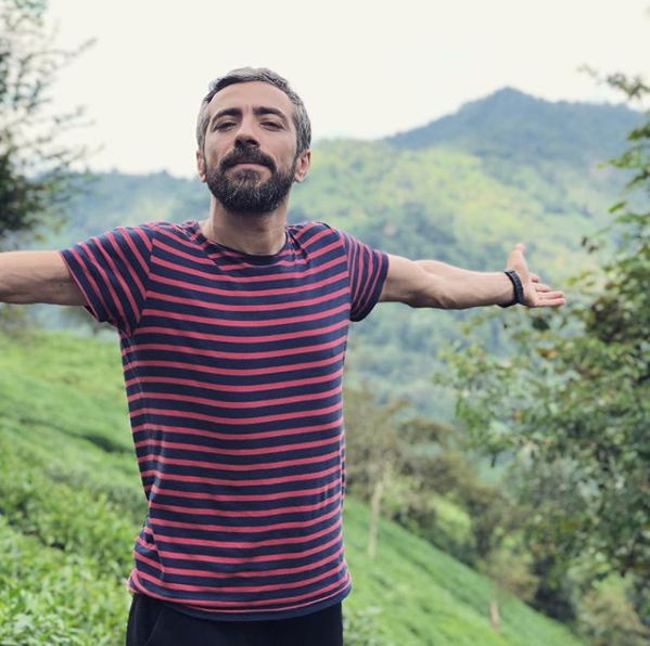 Ünlü şarkıcıdan fotoğraf çektirmek isteyen hayranına büyük terbiyesizlik!  - Resim: 2