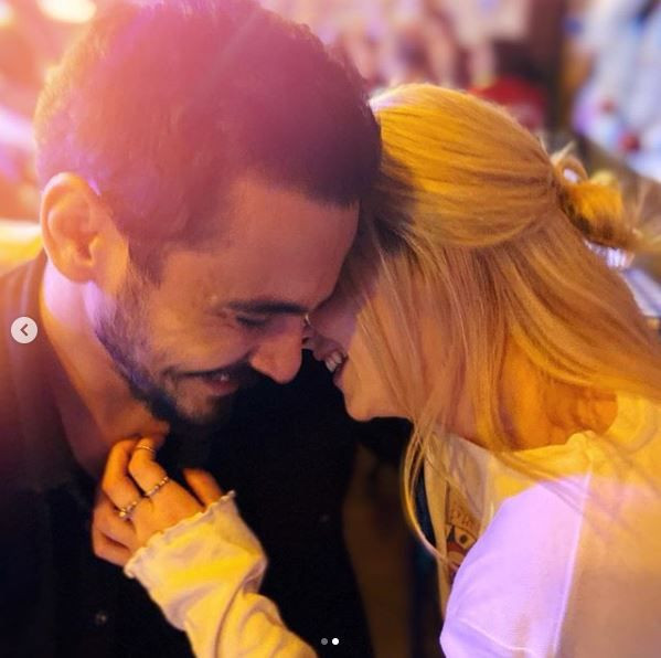 Mucize Doktor'un Açelya'sı Hayal Köseoğlu sevgilisini öpmelere doyamadı! - Resim: 4