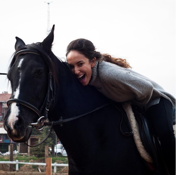 Çağatay Ulusoy'un dizi aşkı belgelendi kaçamadılar - Resim: 2