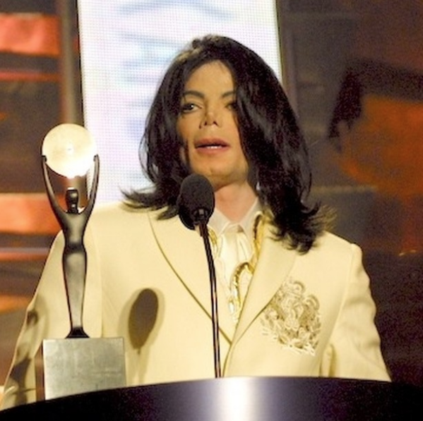 Michael Jackson'ın burnu yine gündem! Cansız bedenini gördüklerini iddia ettiler - Resim: 1