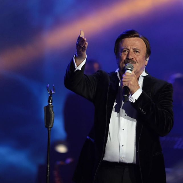 65 yaş üstü ünlüler evde kaldı dışarı çıkma yasağı gelen ünlüler bakın kimler - Resim: 2