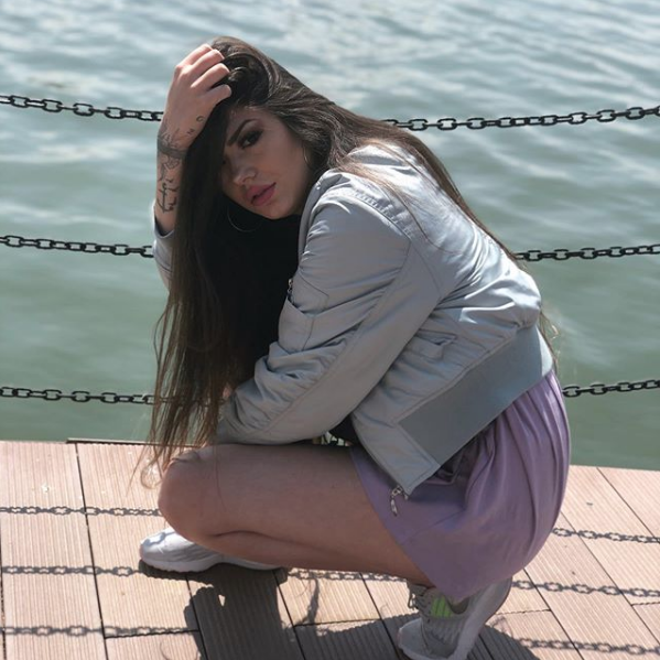 Cinsel içerikli grubun reklamını yapan Simge Barankoğlu'nun 'rezalet' paylaşımı - Resim: 1