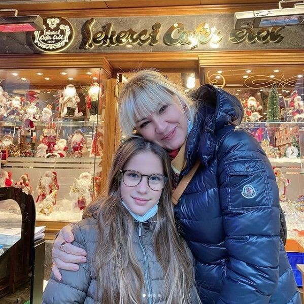 Pınar Altuğ'u gören şaşkınlığını gizleyemedi kırmızı dudaklı maskesi epey şaşırttı - Resim: 1