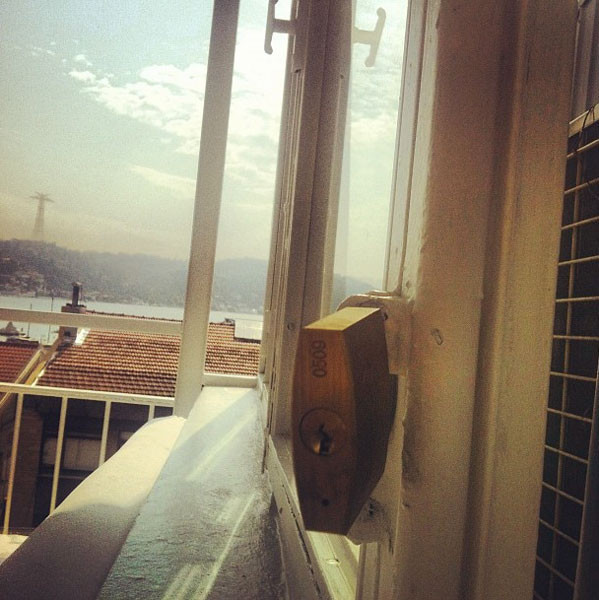 Ünlülerin twitter halleri - 4 Ekim - Resim: 1