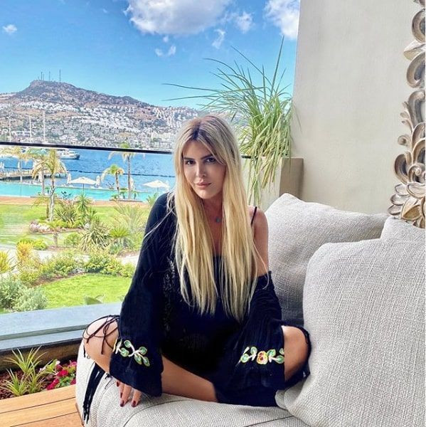 Selin Ciğerci ile öpüşürken Gökhan Çıra paylaştı bakın altına ne yazdı - Resim: 2