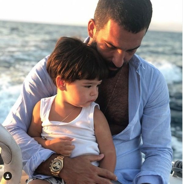 Arda Turan milyonlarca liralık özel tasarım aracıyla görüntülendi lüks aracı olay - Resim: 1