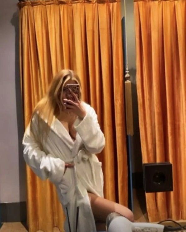 Ebru Polat Nihal Candan'a özendi o da bornozla seksi pozunu paylaştı bakın ne yazdı - Resim: 2