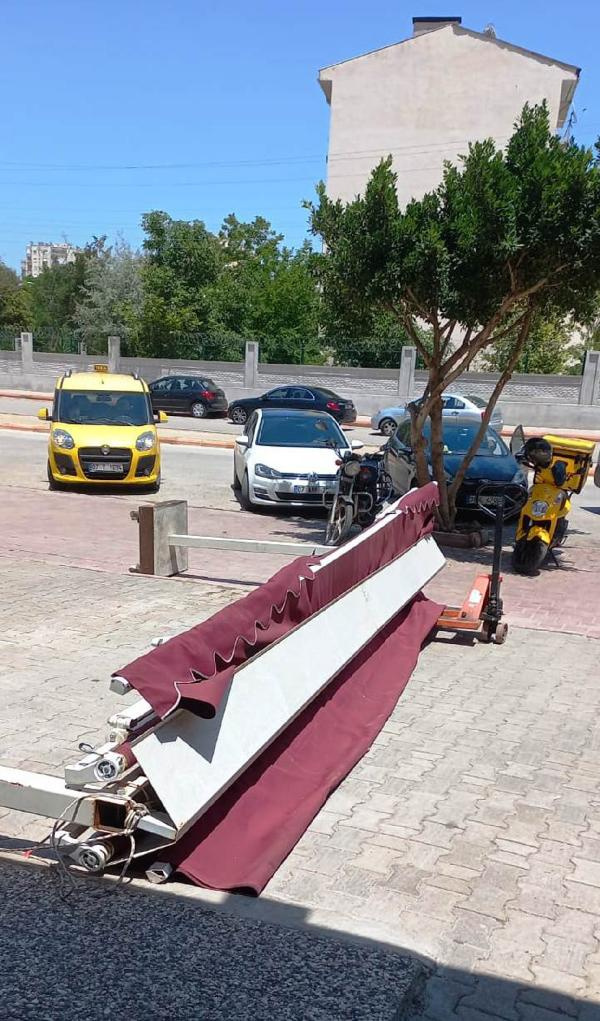 Antalya'da feci olay! Üzerine tente devrilen doktor hayatını kaybetti - Resim: 0