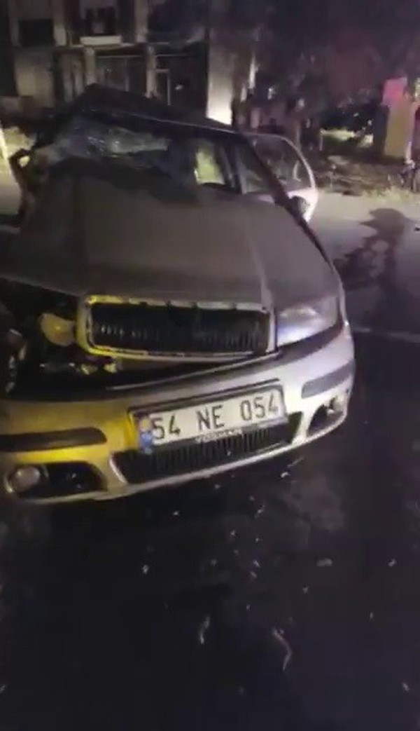 Sakarya'da iki araç kafa kafaya çarpıştı! Feci kazada can pazarı - Resim: 0