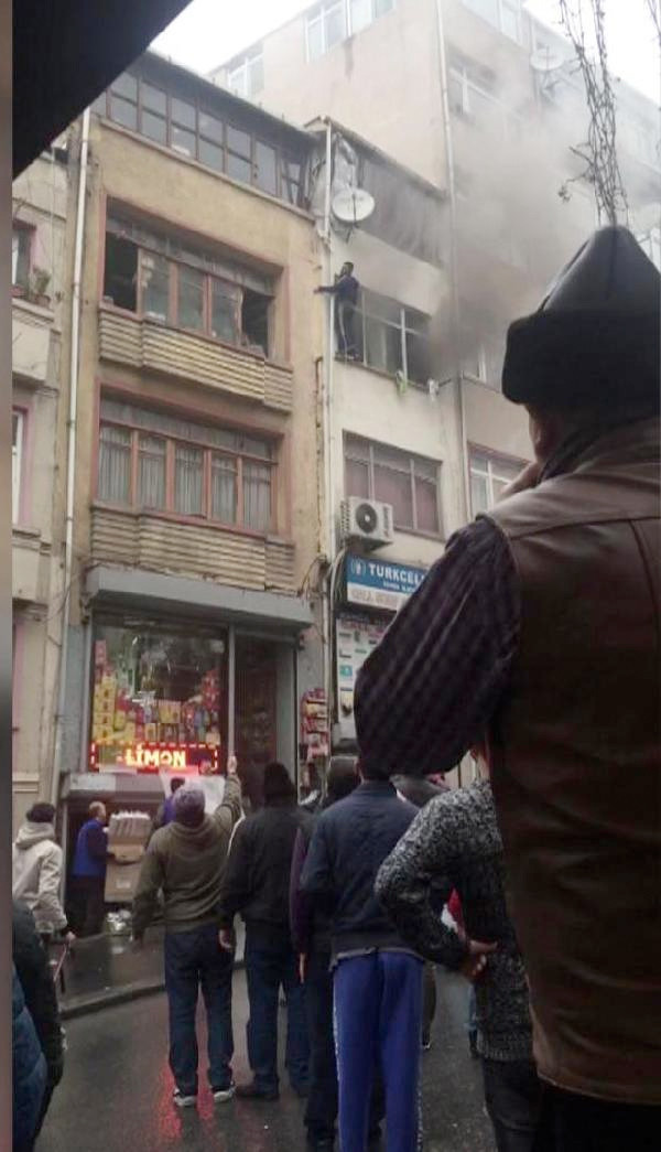 Fatih'te can pazarı kamerada pencereye çıkanlar... - Resim: 1