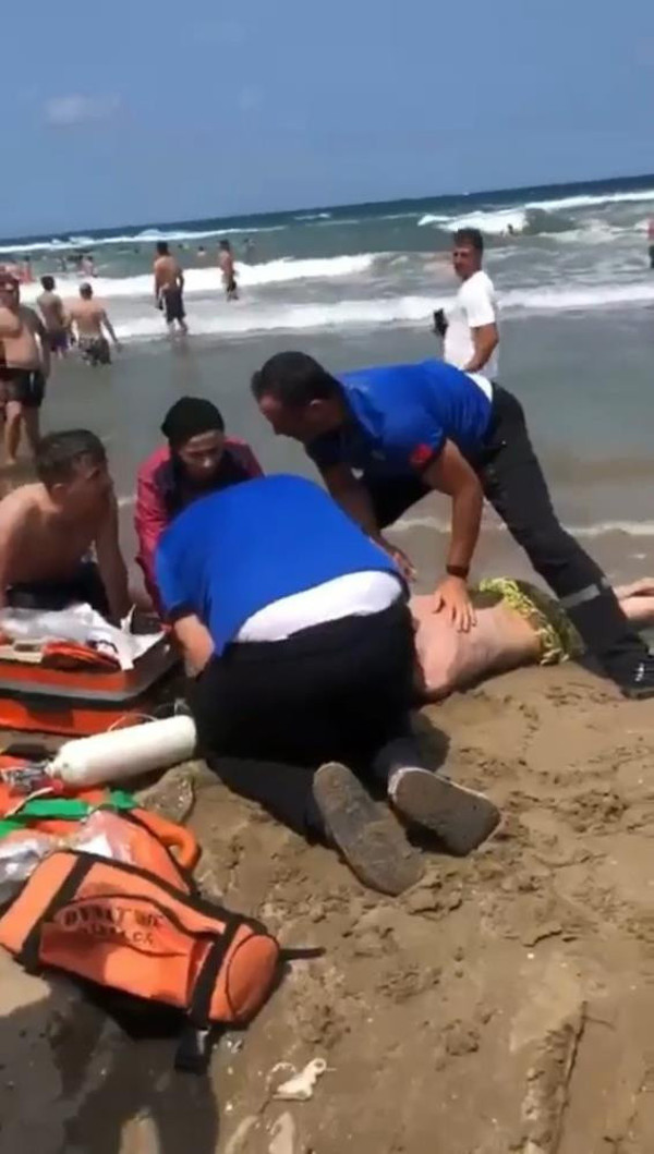 İstanbul'un yanı başında denize girmek yasaklandı! Kaymakamlık kararı açıkladı - Resim: 0