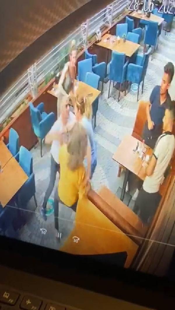 Manisa'da kafede eski eş dehşeti! Önüne gelene saldırdı yaralılar var - Resim: 4