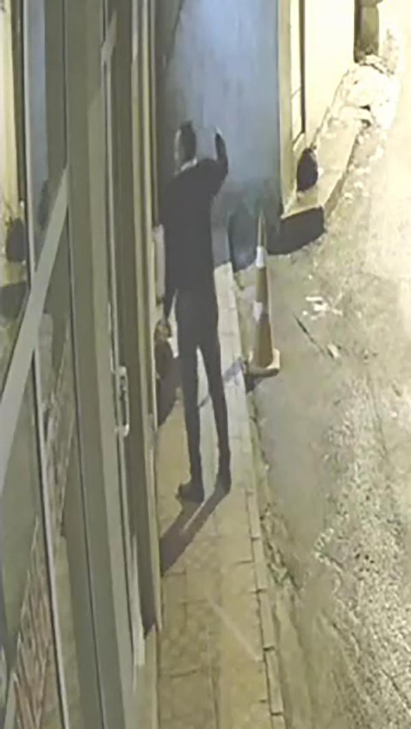 Kendisini bıçaklayıp polise ihbar etti! - Resim: 0