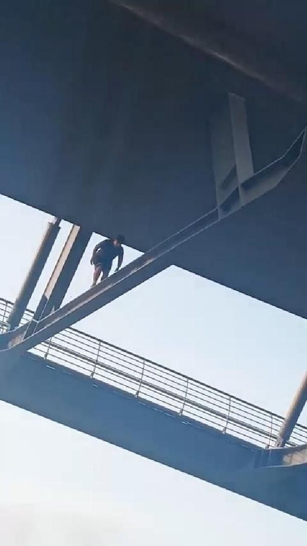 Tık uğruna yaptığına bak! Haliç Köprüsü'nde tehlikeli yürüyüş - Resim: 1