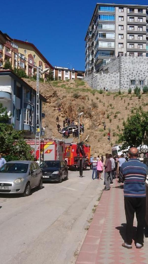 Ankara'da yaşandı! Otoparkta geri manevra yaptığı otomobille 20 metreden yuvarlandı - Resim: 0