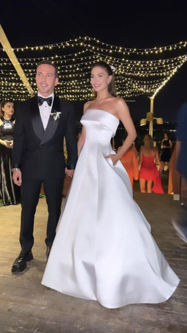 Gelinlikten daha çok konuşuldu! Oğuzhan Koç'un damat ayakkabısı düğüne damga vurdu - Resim: 1