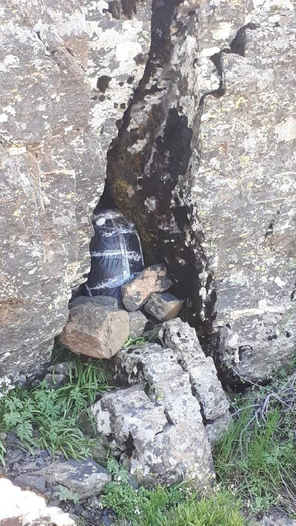 Teröristlerin kullandığı 8 katlı sığınak imha edildi, silah ve mühimmat ele geçirildi - Resim: 1