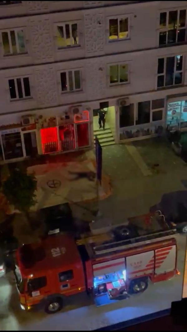 Hatay'da dehşet anları! 7 katlı apartmanın çatısına çıkan kişi intihar etti - Resim: 0