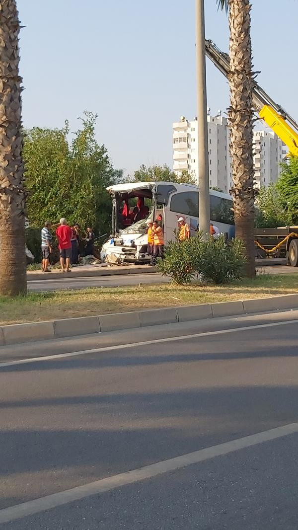 Mersin'de yolcu otobüsü devrildi! 33 yaralı var - Resim: 0