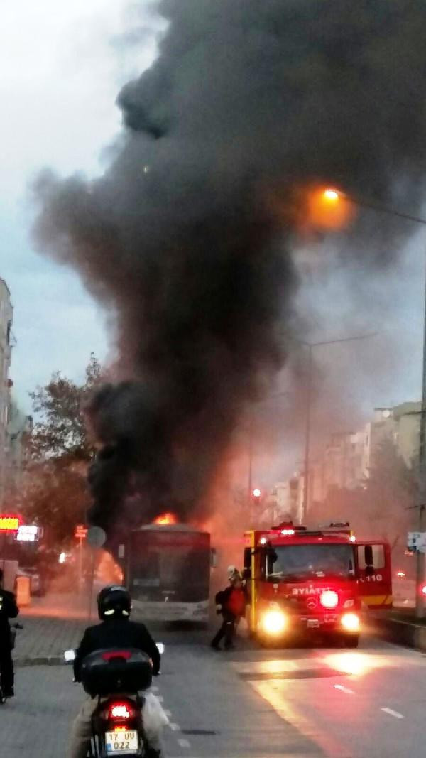 Halk otobüsü alev alev yandı! Çok sayıda yolcu... - Resim: 3