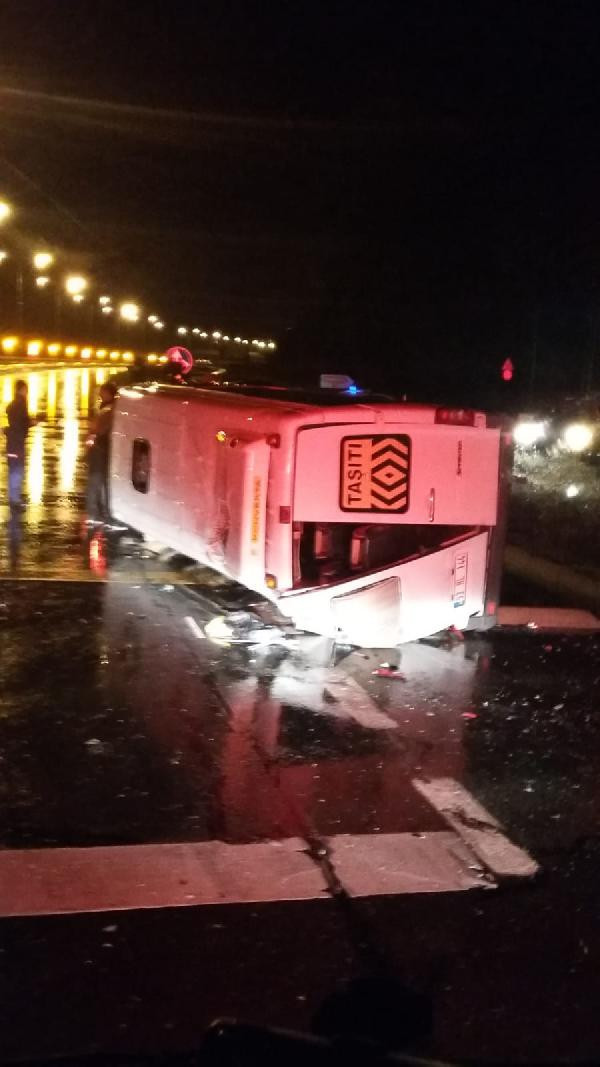 Maçtan dönen otobüs devrildi çok sayıda sporcu yaralandı - Resim: 4