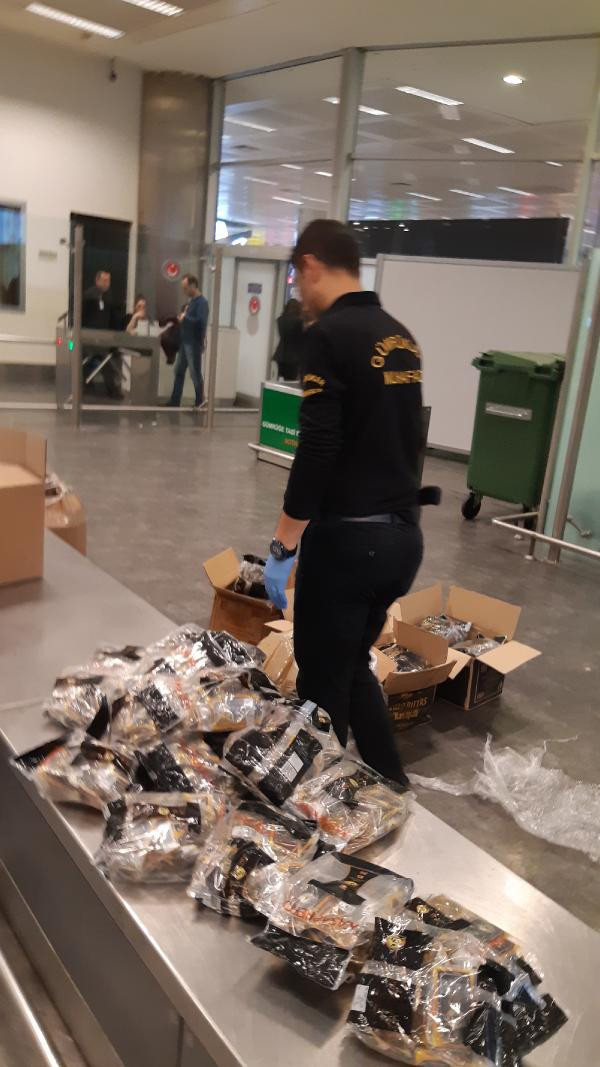 Atatürk Havalimanı’nda akıllara durgunluk veren kaçakçılık - Resim: 3