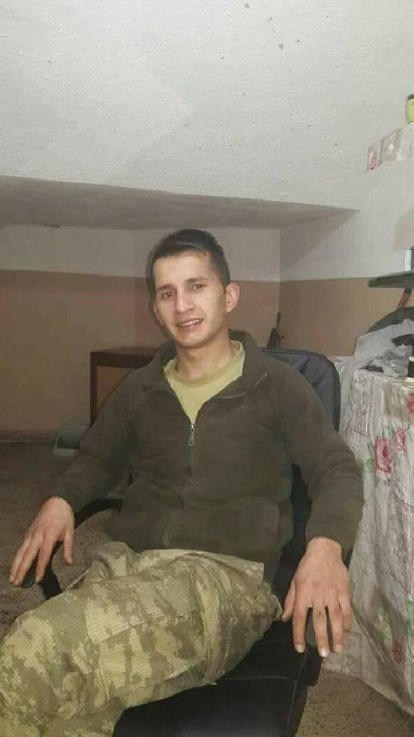 Türkiye şehitlerine ağlıyor! Yürek burkan kareler - Resim: 1