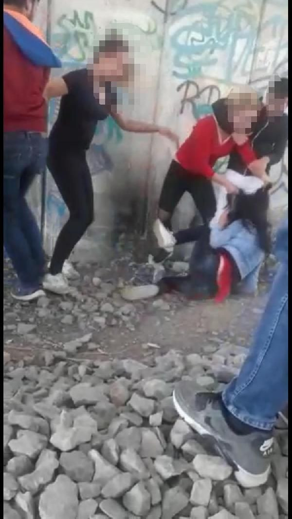 Kütahya'da genç  kızı tekme tokat dövüp kaydettiler - Resim: 4