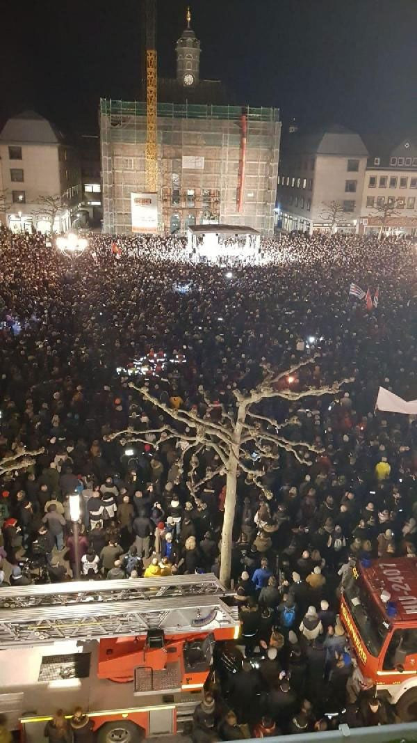 Irkçı terör Almanya sokaklarında protesto edildi Cumhurbaşkanı da katıldı - Resim: 1