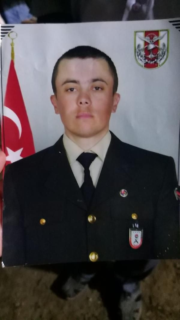 Şehit Uzman Çavuş Süleyman Ural gözyaşları içinde son yolculuğuna uğurlandı - Resim: 1