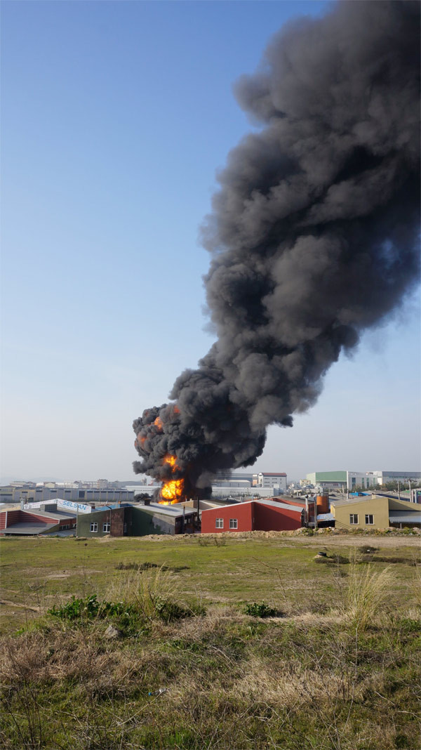 Tuzla'daki yangından ilk kareler - Resim: 1