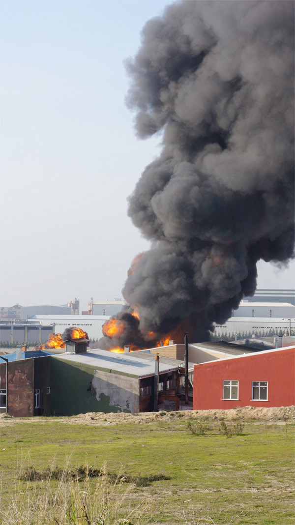 Tuzla'daki yangından ilk kareler - Resim: 3