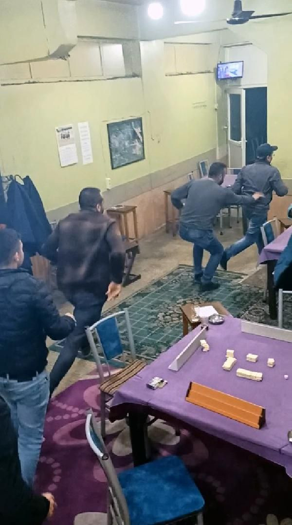 Adana'da kahvehaneye baskın! Kaçarken polisle burun buruna geldiler - Resim: 4